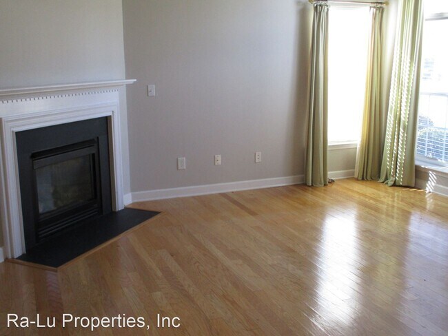 Building Photo - 3 br, 2.5 bath House - 3948 Fountain Villa...