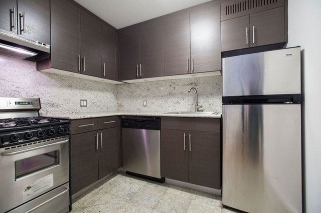 Building Photo - 135 E 54th St
