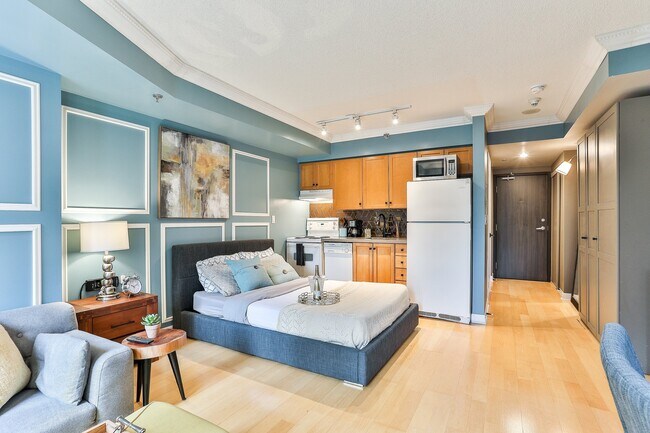 Building Photo - 210 Victoria St