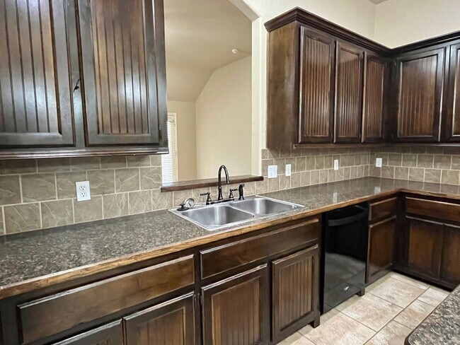 Building Photo - Great 3 Bed, 2 Bath Home in Moore Schools