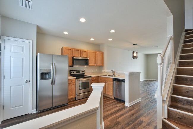 Building Photo - 4490 SW 49th Ave