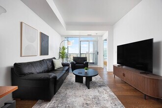 Building Photo - 219 Fort York Blvd