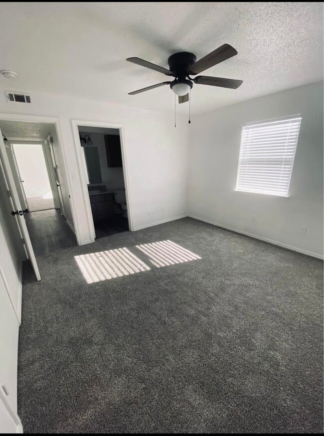 Interior Photo - Glen Oaks Apartments