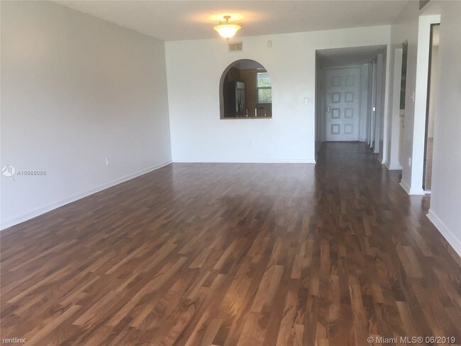 Foto del edificio - 2 br, 2 bath  - 16171 Blatt Blvd