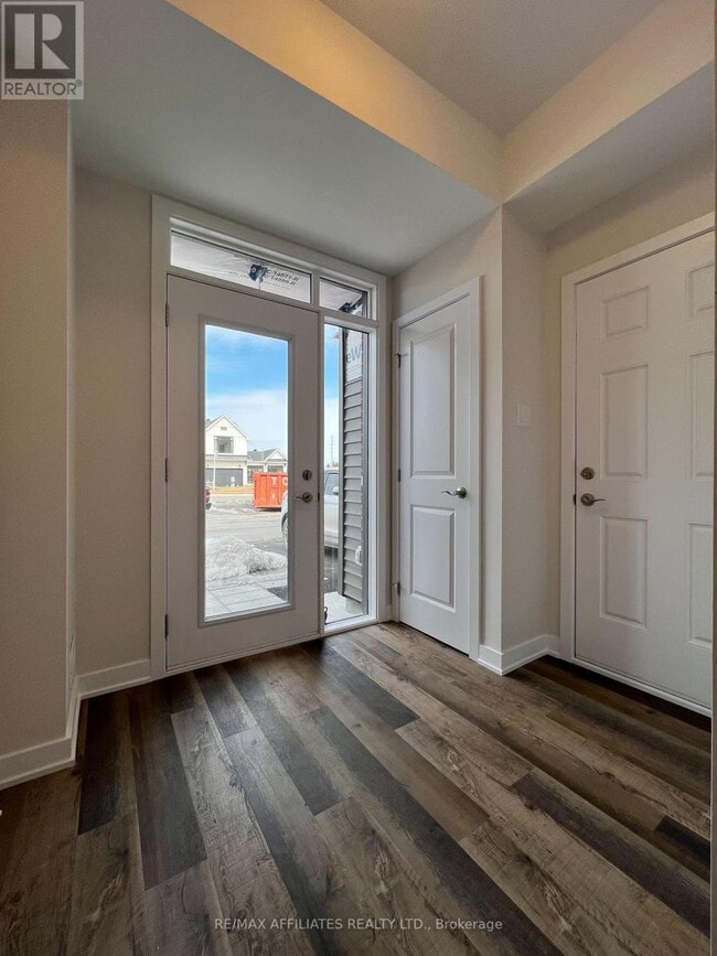 Building Photo - 106 Venasque Private