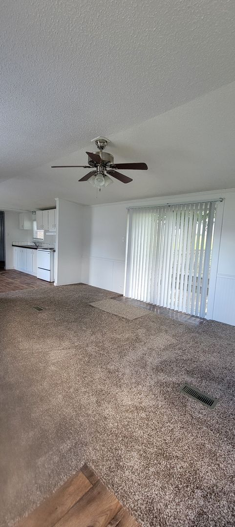 Building Photo - Ready to Move in