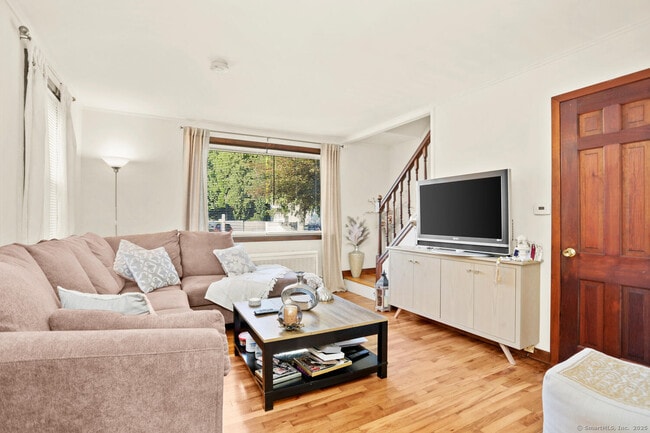 Building Photo - 82 Garden Dr