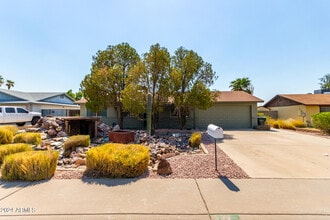 Building Photo - 3827 W Meadow Dr