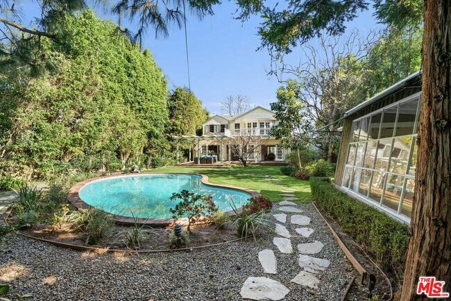 Foto del edificio - 523 Avondale Ave