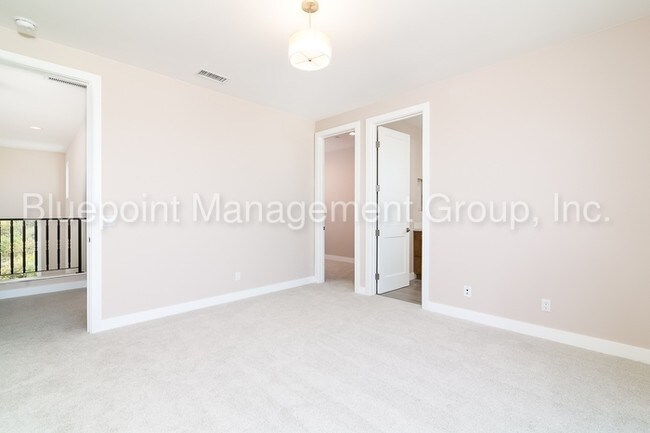 Foto del edificio - 8700 Ruocco Dr