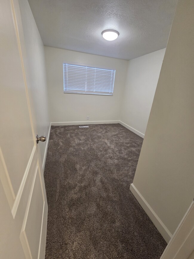 Building Photo - PRV