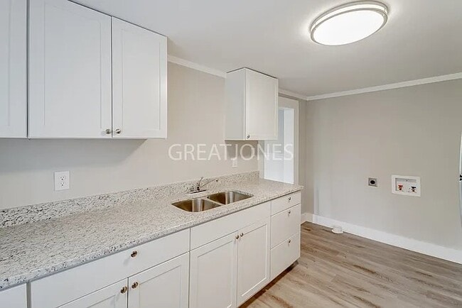 Foto del edificio - 608 77th Way S