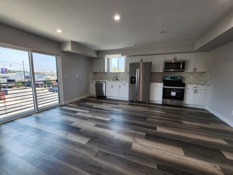 Primary Photo - 1301 N Kingsley Dr