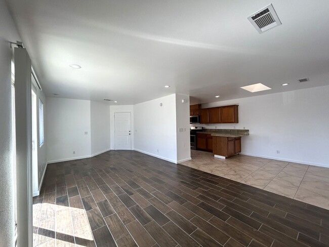 Building Photo - AVAILABLE NOW!! 3 Bedroom 2 Bath Apartment...
