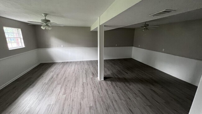 Foto del edificio - 5411 Baywood Dr