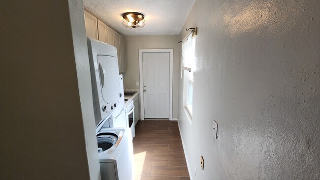 Foto del edificio - 1715 Broxey Court Ne