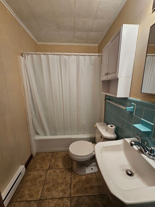 Building Photo - 1 BR Duplex in High Point