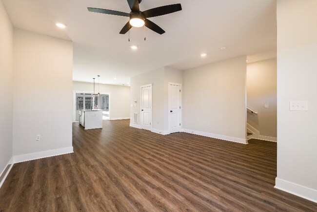 Building Photo - 13 Barnyard Cir