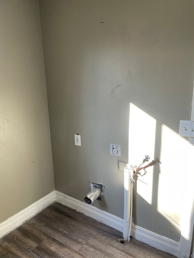 Foto del edificio - 2627 Fees S