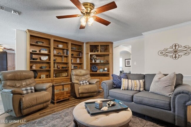 Building Photo - 550 Mockingbird Dr
