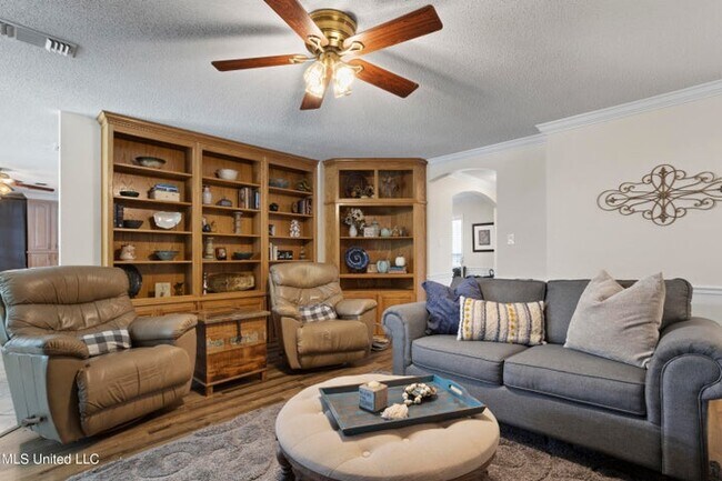 Foto del edificio - 550 Mockingbird Dr
