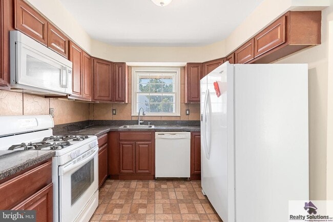 Photo - 353 Blackwood Clementon Rd (Pine Hill, NJ) House