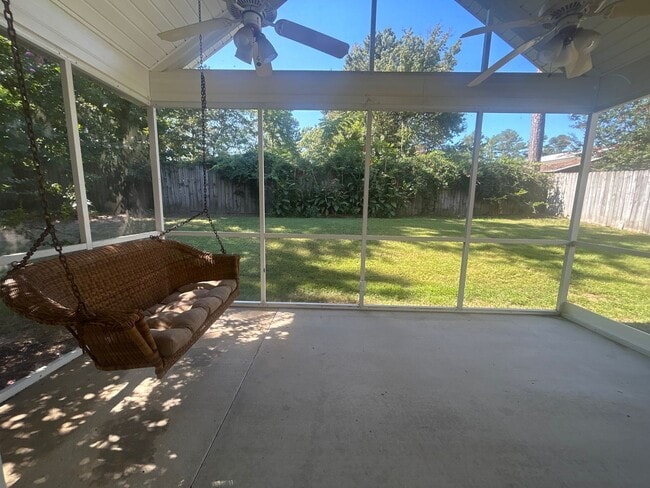 Foto del edificio - Prime Location * Evans Home * Screened Porch