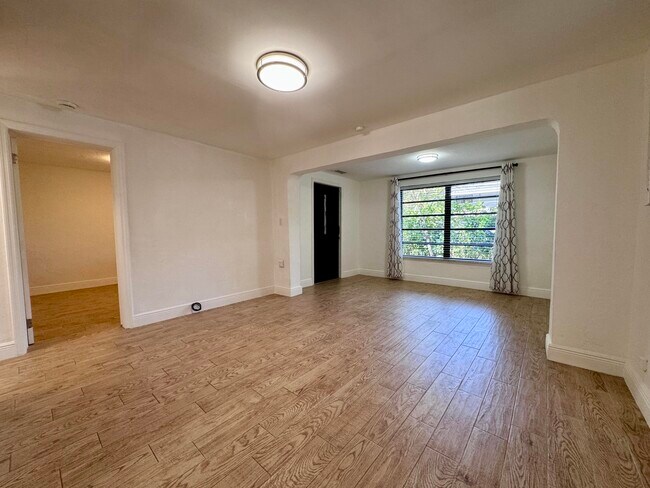 Foto del edificio - 2390 SW 18th Ave