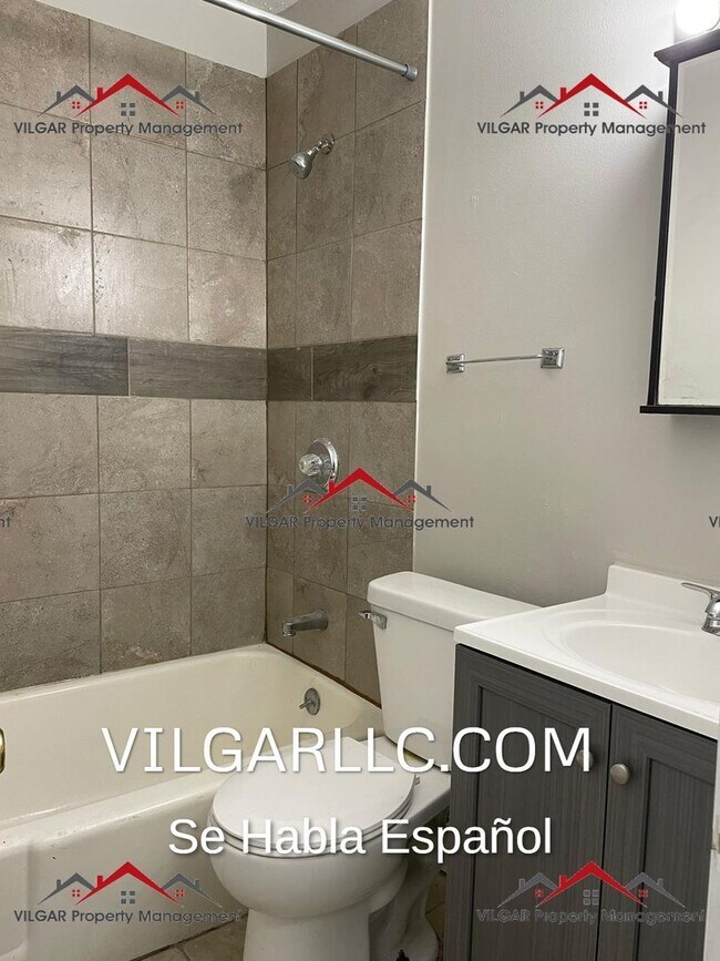 Building Photo - 2 bedroom, 1 bath house in Gary Indiana