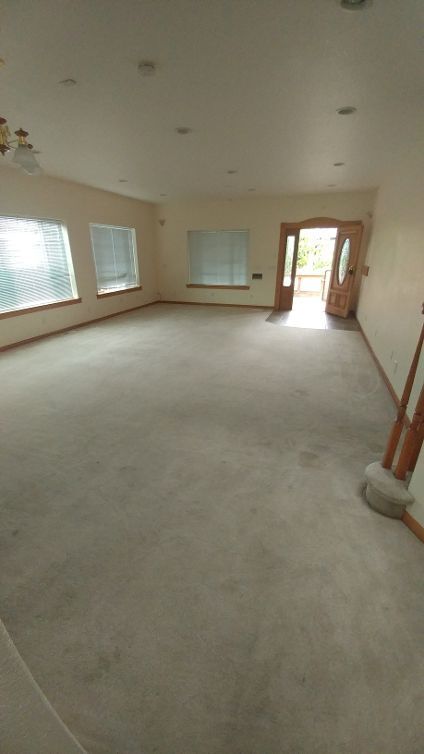 Foto del edificio - Centrally Located Custom Home each bedroom...