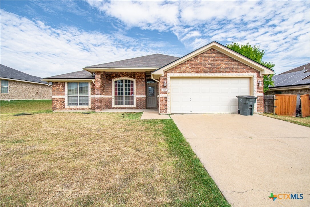 Foto principal - 305 Hedy Dr