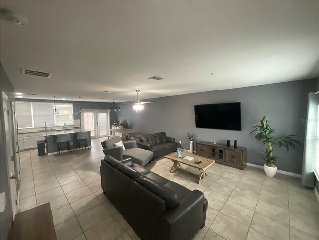 Building Photo - 3106 Camino Real Dr N