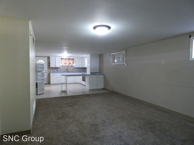 Building Photo - 3 br, 1 bath House - 327 1/2 E 5th St