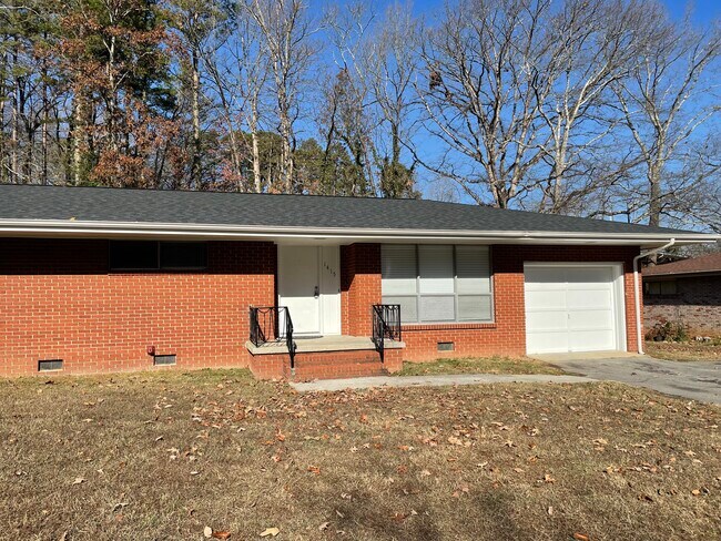 Building Photo - 1415 John Ross Rd