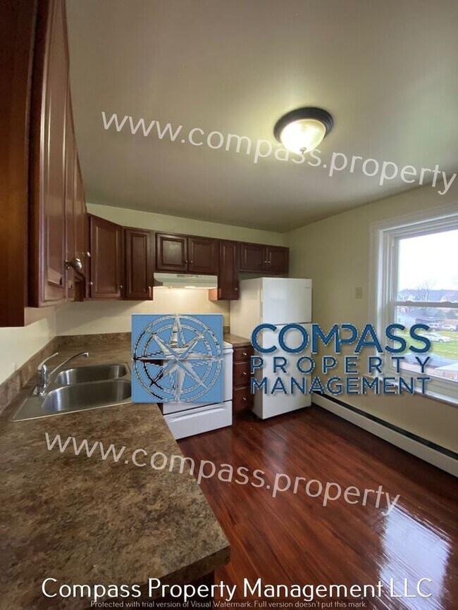 Foto del edificio - $1195 - 3 Bed, 1 Bath 2nd Floor Apartment ...