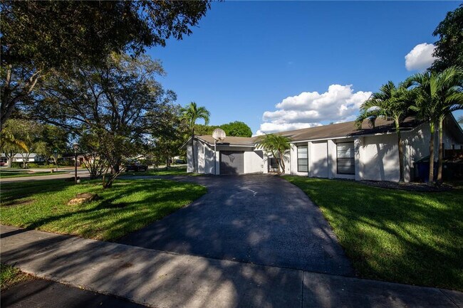 Building Photo - 5100 SW 104th Ave