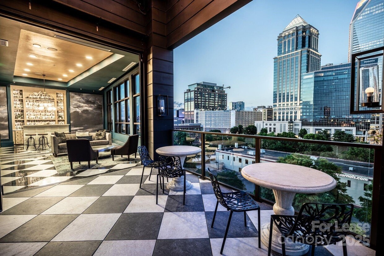 Foto principal - 101 W Morehead St