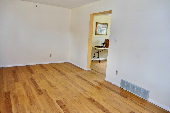 Building Photo - 3202 Springridge Dr