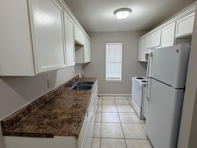 Foto del edificio - 3302 Salisbury Ave