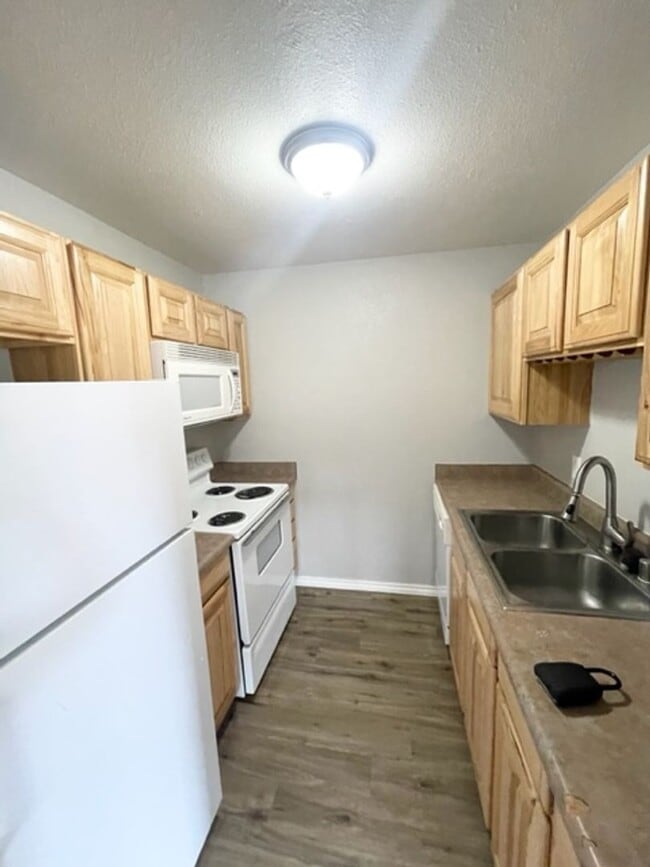 Building Photo - 425 E Fountain Pl