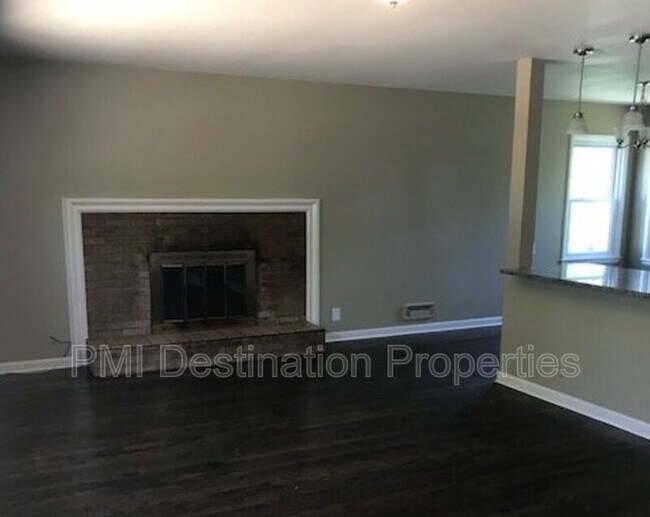 Foto del edificio - 10205 Forest Ave