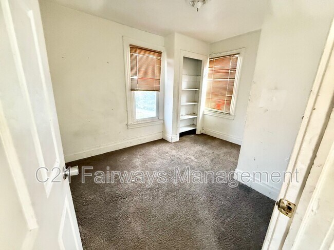 Foto del edificio - 726 Waddell Ave