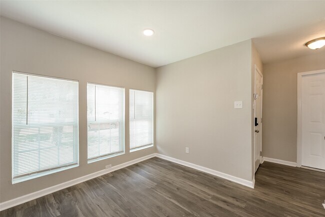 Foto del edificio - 5630 Gineridge Dr