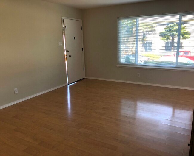 Building Photo - 400 San Anselmo Ave S