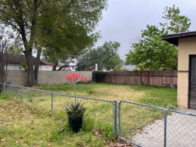 Building Photo - 721 W Longden Ave