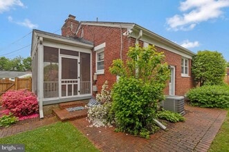 Building Photo - 1907 Alberti Dr