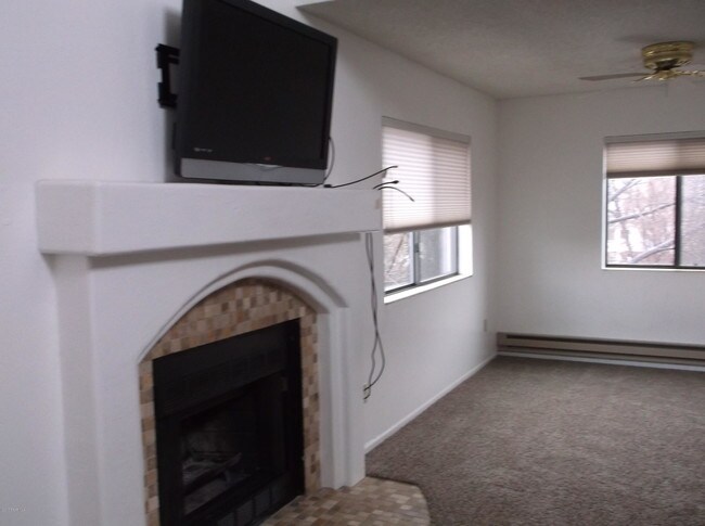 Building Photo - 333 W Leroux St