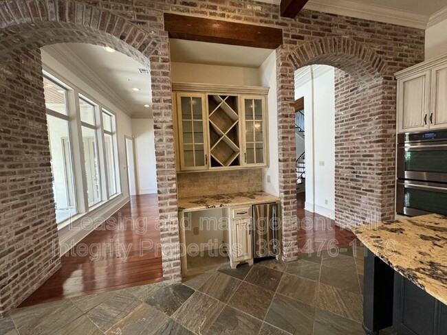 Building Photo - 116 English Gardens Pkwy