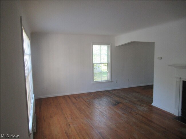 Foto del edificio - 5095 Edenhurst Rd