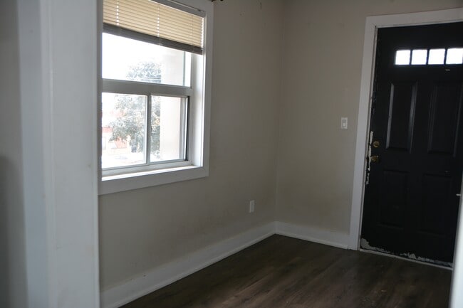 Building Photo - 292 Welland Ave